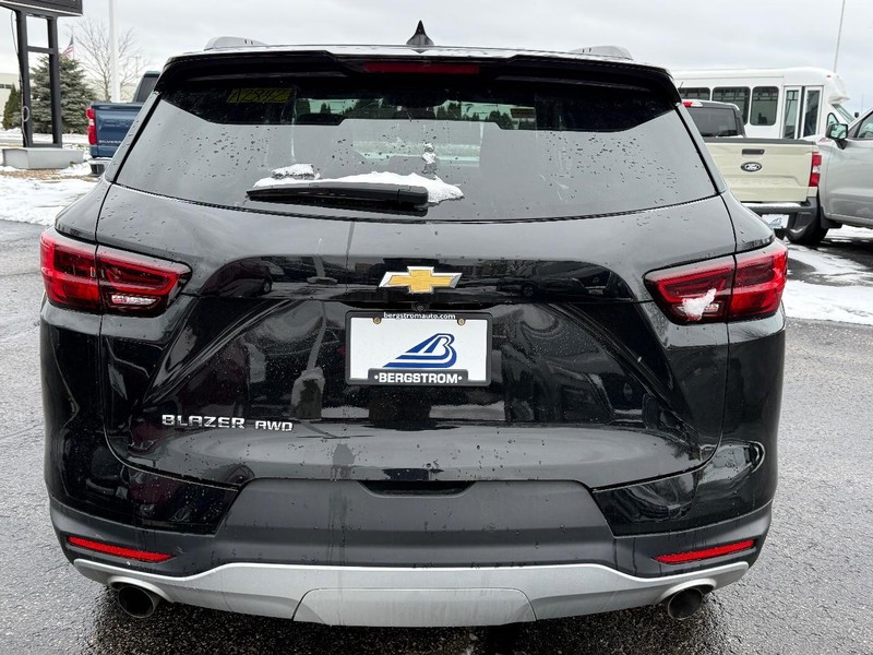 Chevrolet Blazer Vehicle Full-screen Gallery Image 04