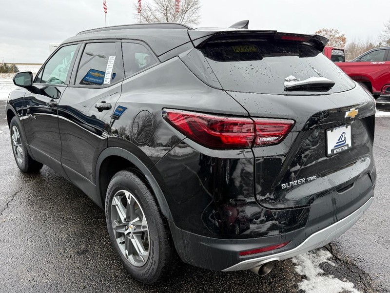 Chevrolet Blazer Vehicle Full-screen Gallery Image 05