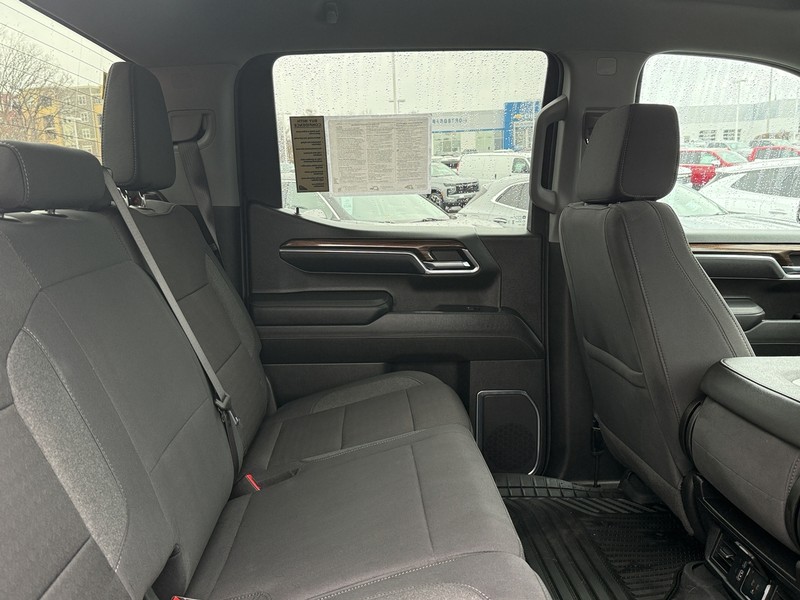 Chevrolet Silverado 1500 Vehicle Full-screen Gallery Image 10