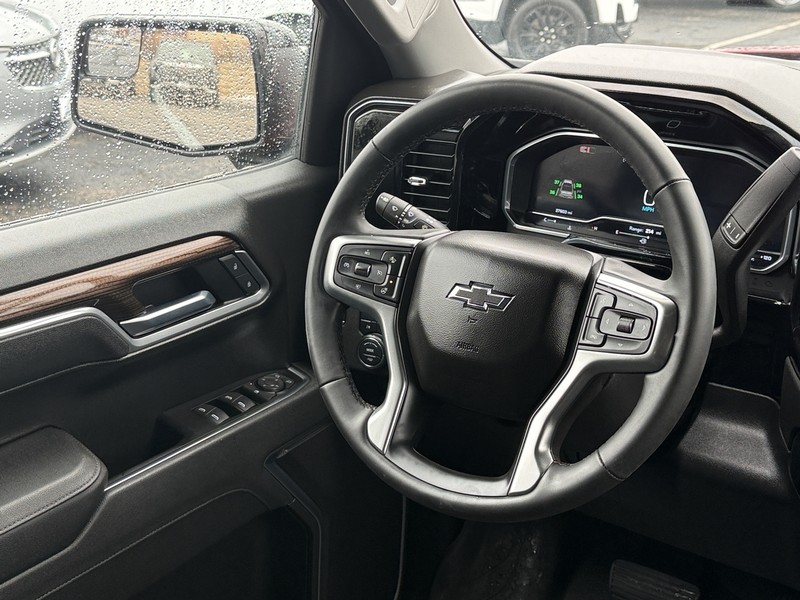 Chevrolet Silverado 1500 Vehicle Full-screen Gallery Image 13