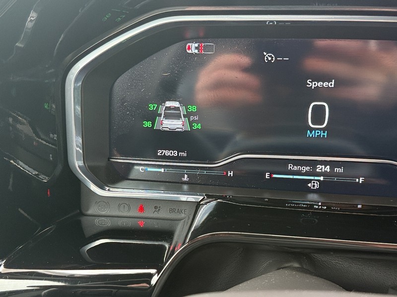 Chevrolet Silverado 1500 Vehicle Full-screen Gallery Image 17