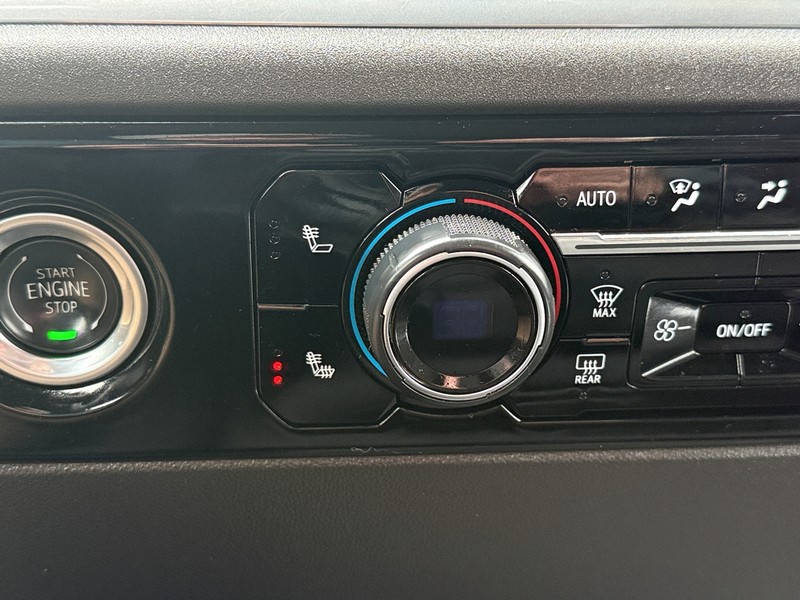 Chevrolet Silverado 1500 Vehicle Full-screen Gallery Image 18