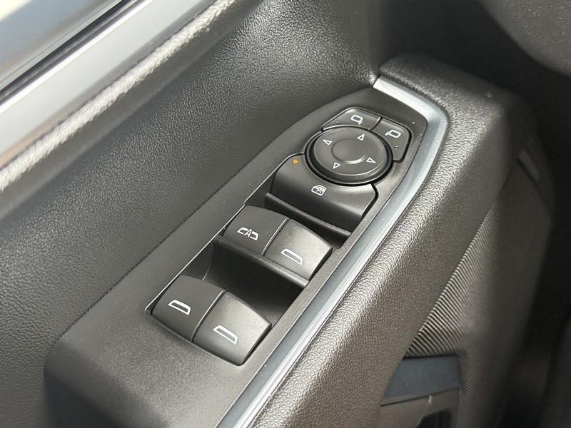 Chevrolet Silverado 1500 Vehicle Full-screen Gallery Image 20