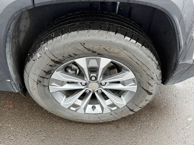 Chevrolet Equinox Vehicle Full-screen Gallery Image 06