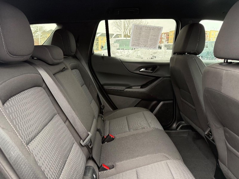 Chevrolet Equinox Vehicle Full-screen Gallery Image 09