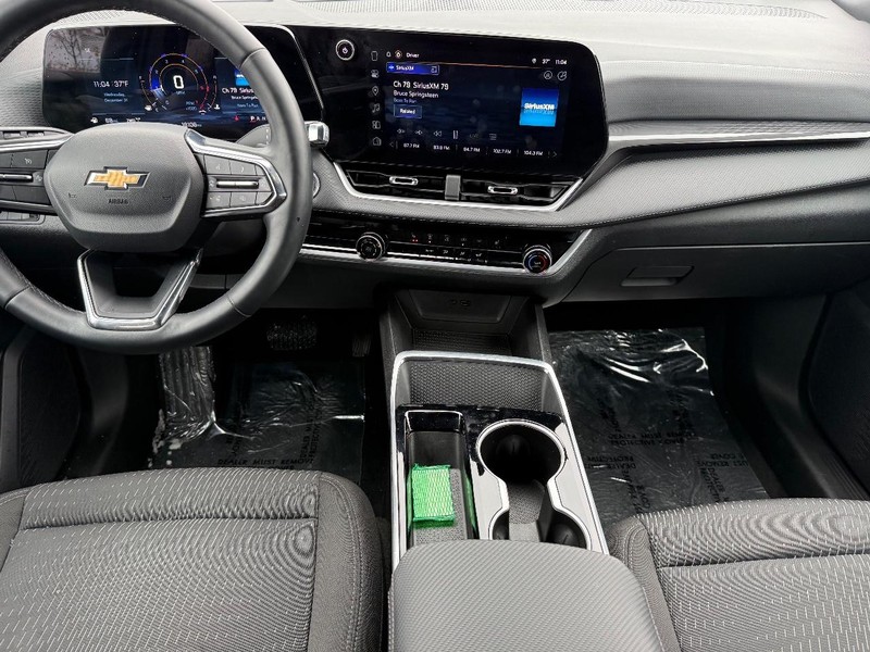 Chevrolet Equinox Vehicle Full-screen Gallery Image 10