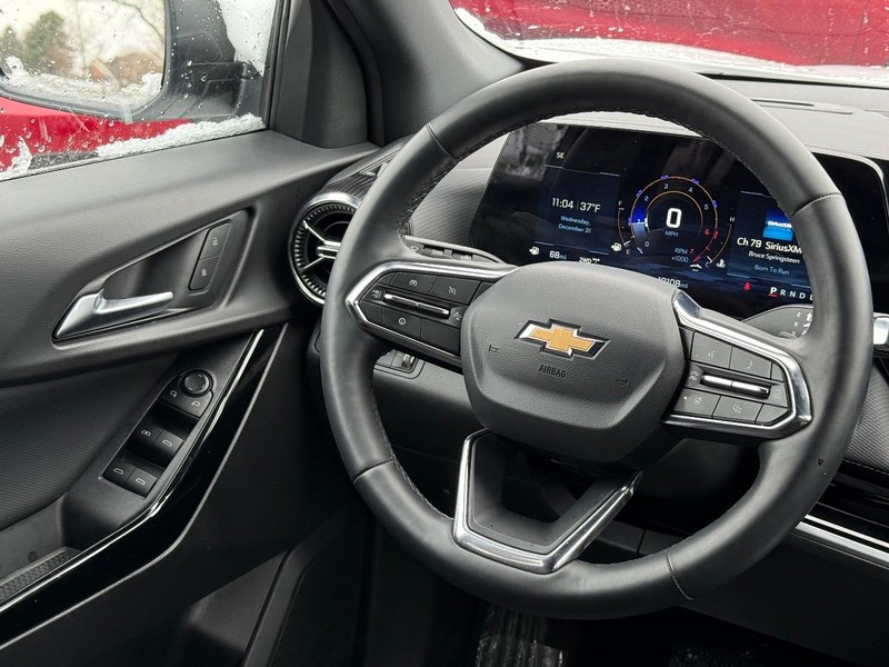 Chevrolet Equinox Vehicle Full-screen Gallery Image 12