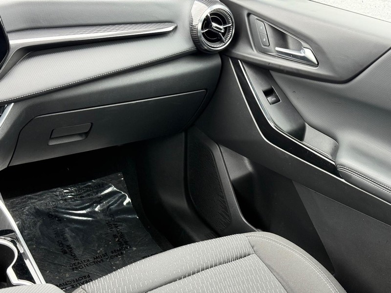 Chevrolet Equinox Vehicle Full-screen Gallery Image 13