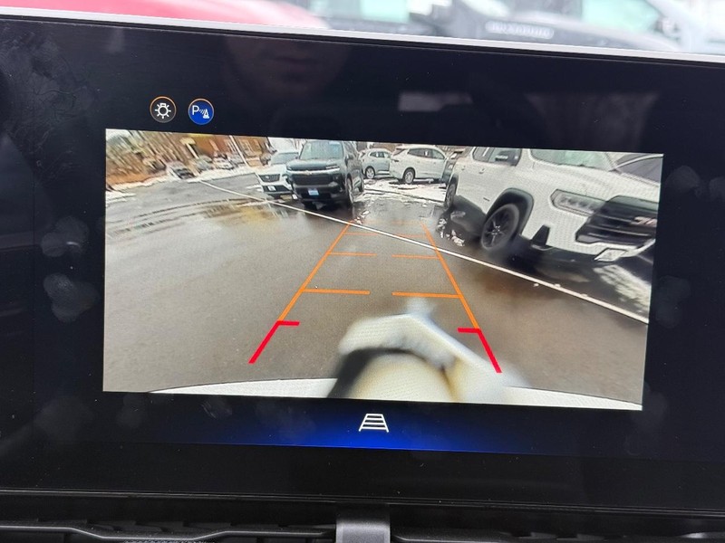 Chevrolet Equinox Vehicle Full-screen Gallery Image 17