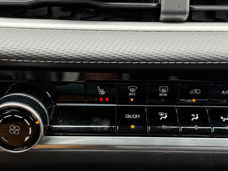 Chevrolet Equinox Vehicle Full-screen Gallery Image 18