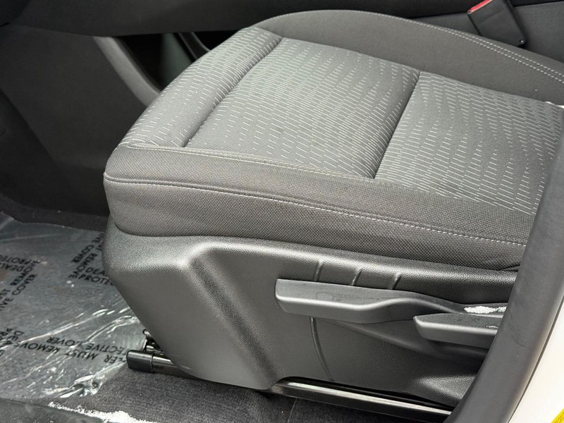 Chevrolet Equinox Vehicle Full-screen Gallery Image 20