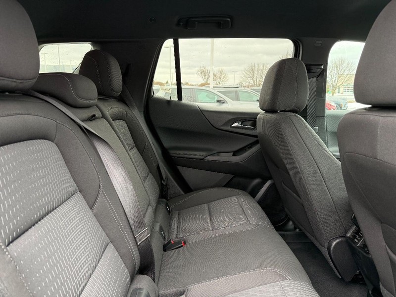 Chevrolet Equinox Vehicle Full-screen Gallery Image 10