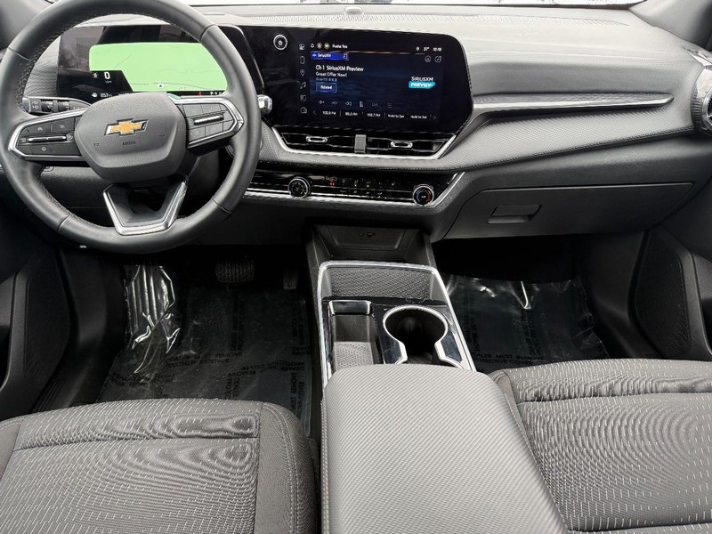 Chevrolet Equinox Vehicle Full-screen Gallery Image 11
