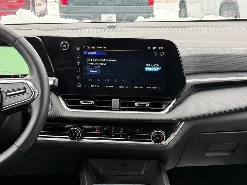 Chevrolet Equinox Vehicle Full-screen Gallery Image 12