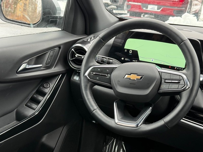 Chevrolet Equinox Vehicle Full-screen Gallery Image 13