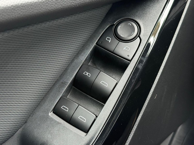 Chevrolet Equinox Vehicle Full-screen Gallery Image 20