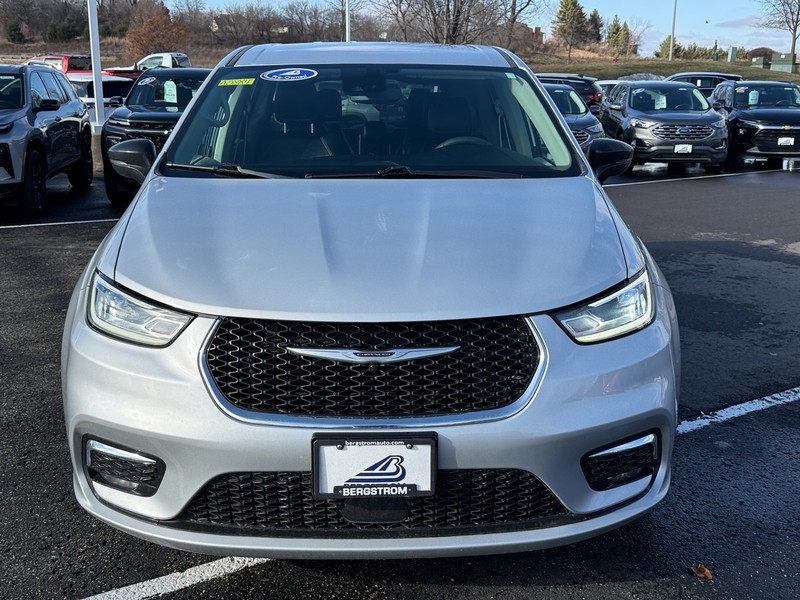 Chrysler Pacifica Vehicle Image 08