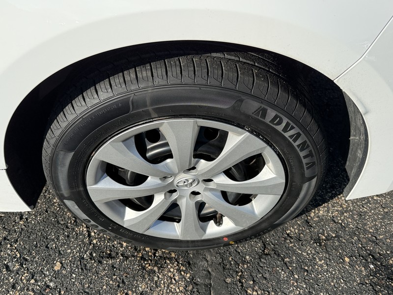 Toyota Corolla Vehicle Image 06