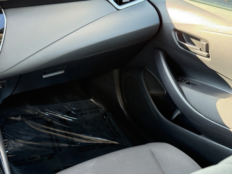 Toyota Corolla Vehicle Image 14