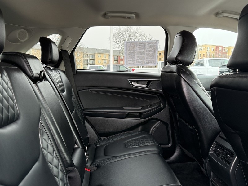 Ford Edge Vehicle Image 09