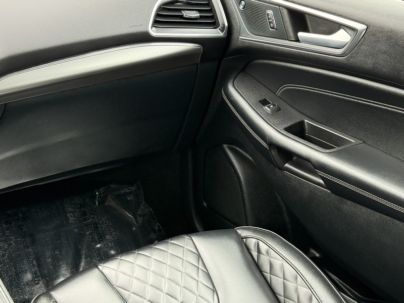 Ford Edge Vehicle Image 14