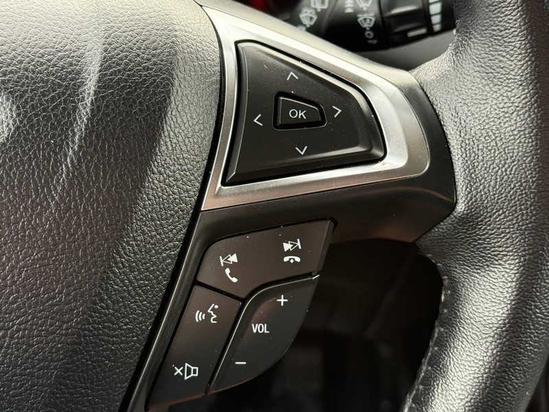 Ford Edge Vehicle Image 16