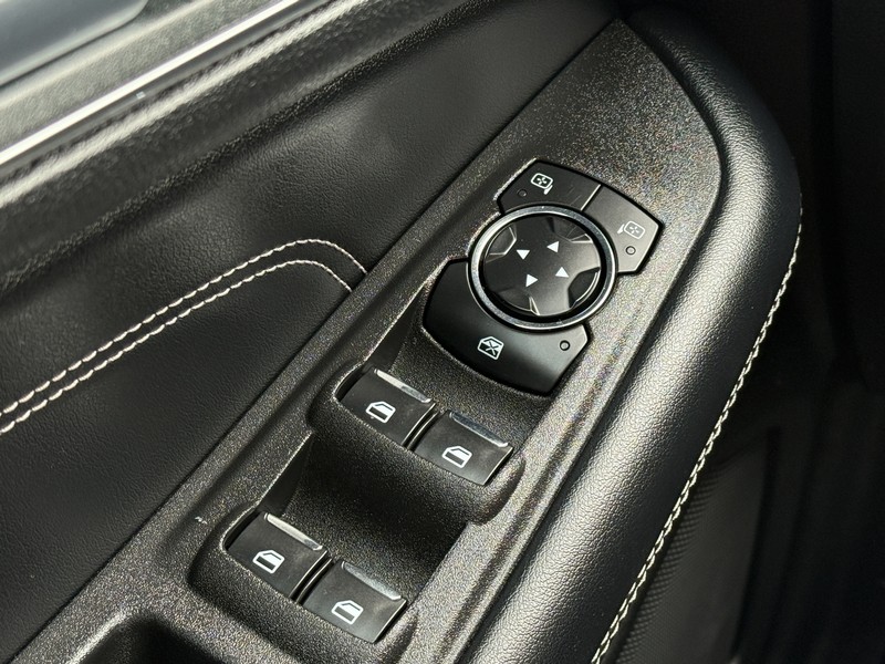 Ford Edge Vehicle Image 21