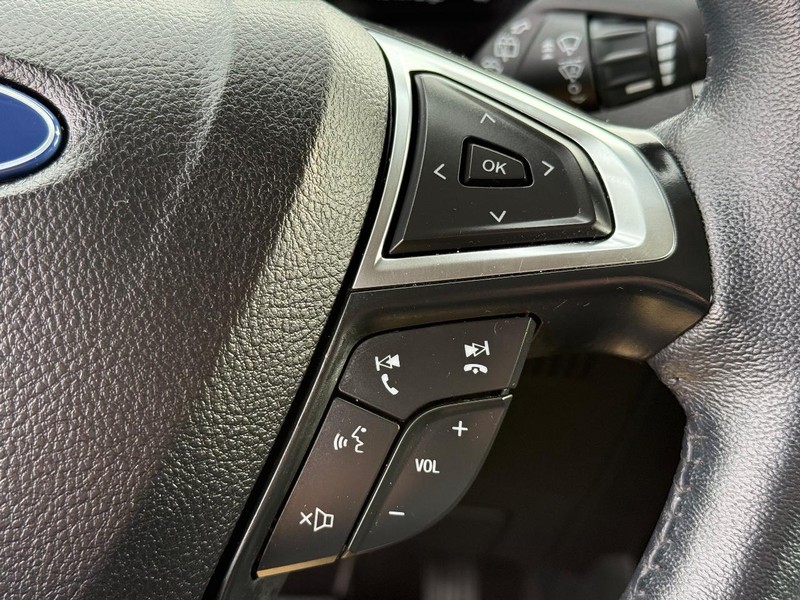 Ford Edge Vehicle Image 16