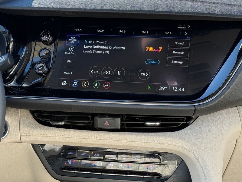 Buick Envision Vehicle Full-screen Gallery Image 11