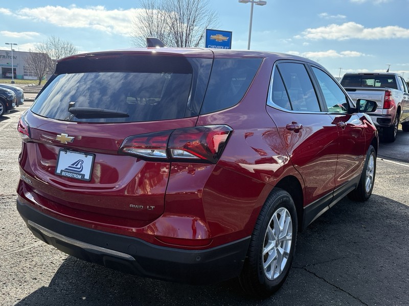 Chevrolet Equinox Vehicle Full-screen Gallery Image 03