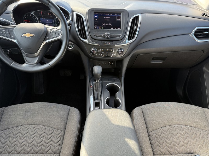Chevrolet Equinox Vehicle Full-screen Gallery Image 10