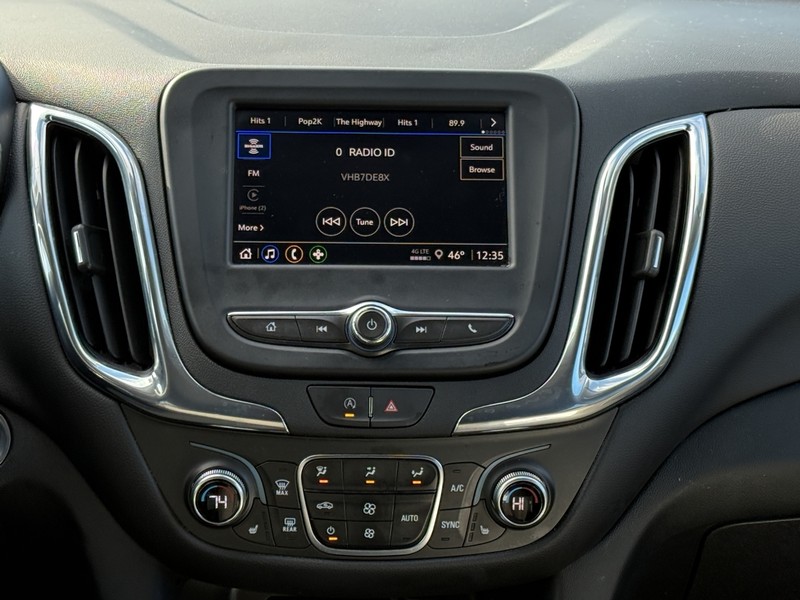 Chevrolet Equinox Vehicle Full-screen Gallery Image 11