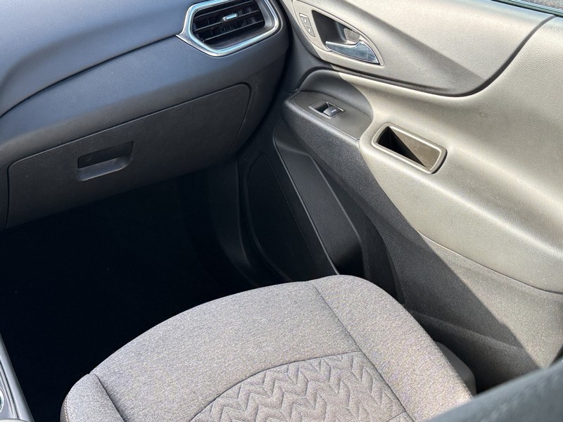 Chevrolet Equinox Vehicle Full-screen Gallery Image 14