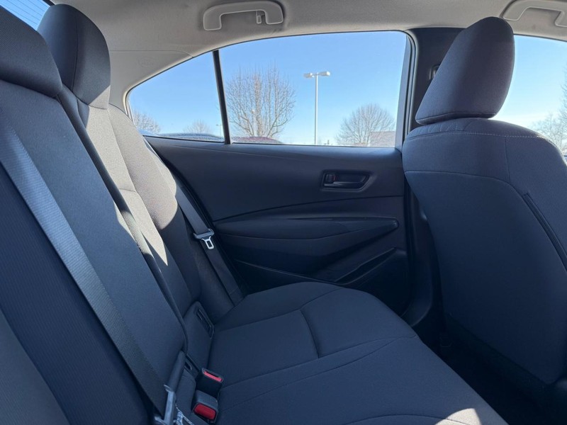 Toyota Corolla Vehicle Image 09