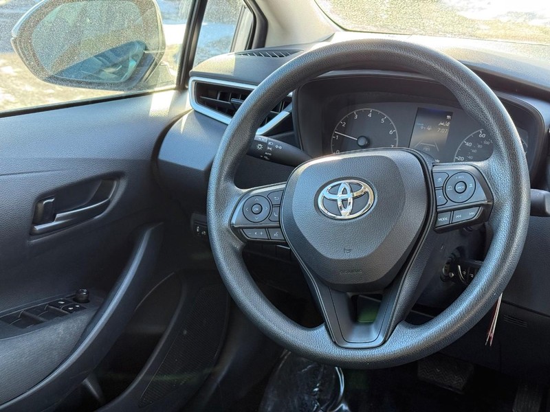 Toyota Corolla Vehicle Image 13