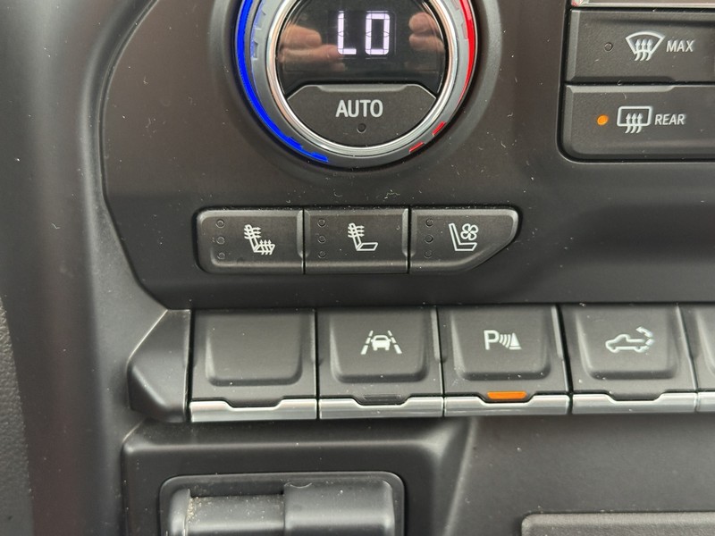 Chevrolet Silverado 1500 LTD Vehicle Full-screen Gallery Image 17