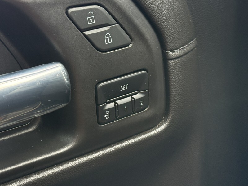 Chevrolet Silverado 1500 LTD Vehicle Full-screen Gallery Image 19