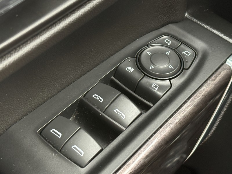 Chevrolet Silverado 1500 LTD Vehicle Full-screen Gallery Image 20