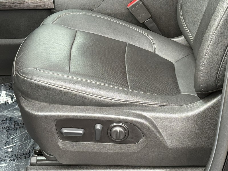 Chevrolet Silverado 1500 LTD Vehicle Full-screen Gallery Image 21