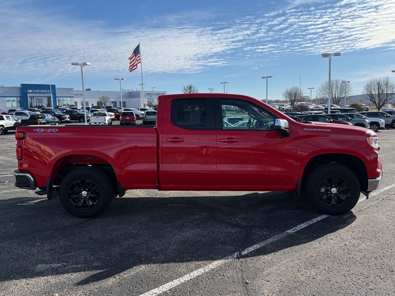 Chevrolet Silverado 1500 Vehicle Image 02