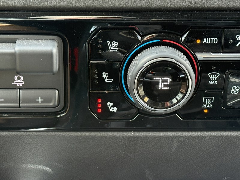 Chevrolet Silverado 1500 Vehicle Image 18