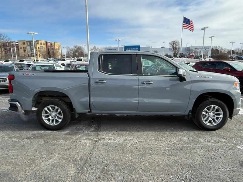 Chevrolet Silverado 1500 Vehicle Full-screen Gallery Image 02