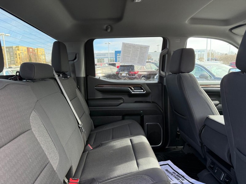 Chevrolet Silverado 1500 Vehicle Full-screen Gallery Image 09