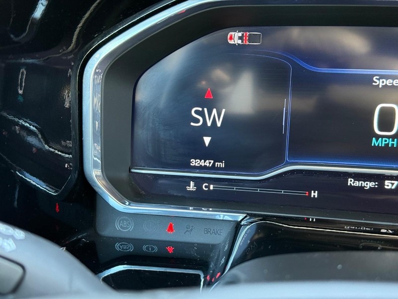 Chevrolet Silverado 1500 Vehicle Full-screen Gallery Image 16