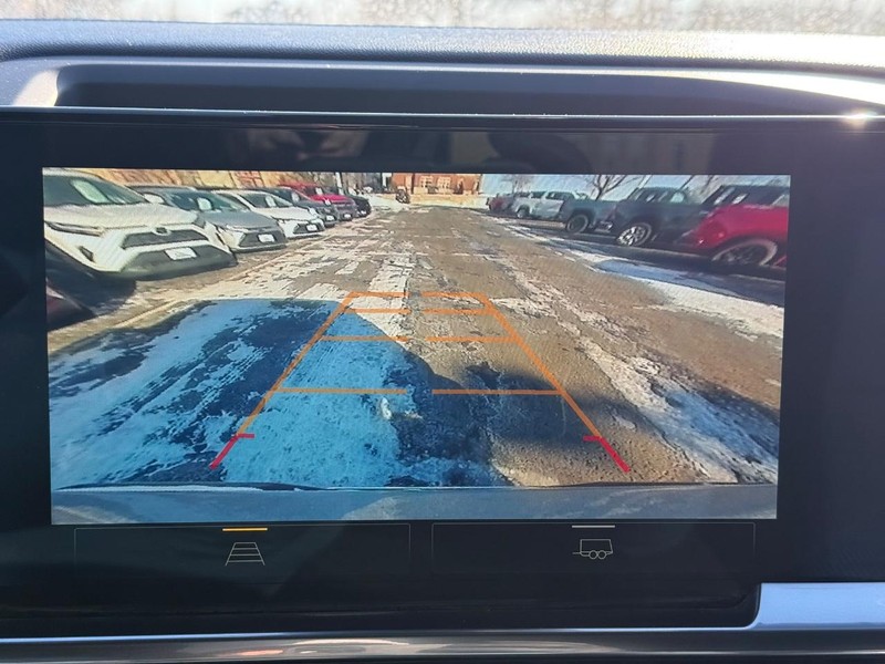 Chevrolet Silverado 1500 Vehicle Full-screen Gallery Image 17