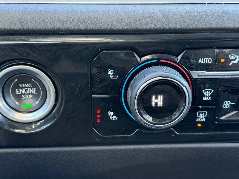 Chevrolet Silverado 1500 Vehicle Full-screen Gallery Image 18