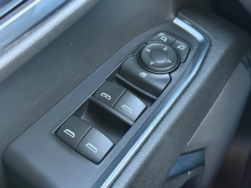 Chevrolet Silverado 1500 Vehicle Full-screen Gallery Image 19