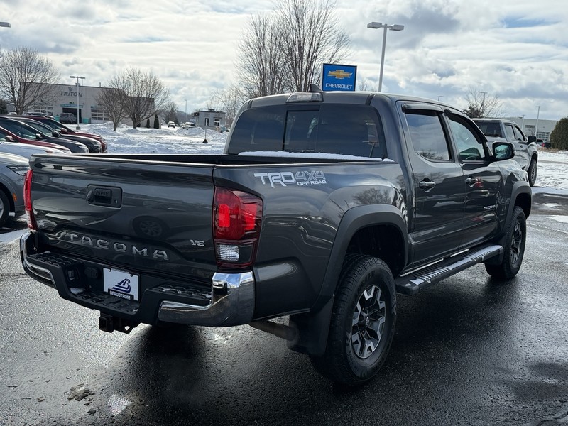 Toyota Tacoma 4WD Vehicle Image 03