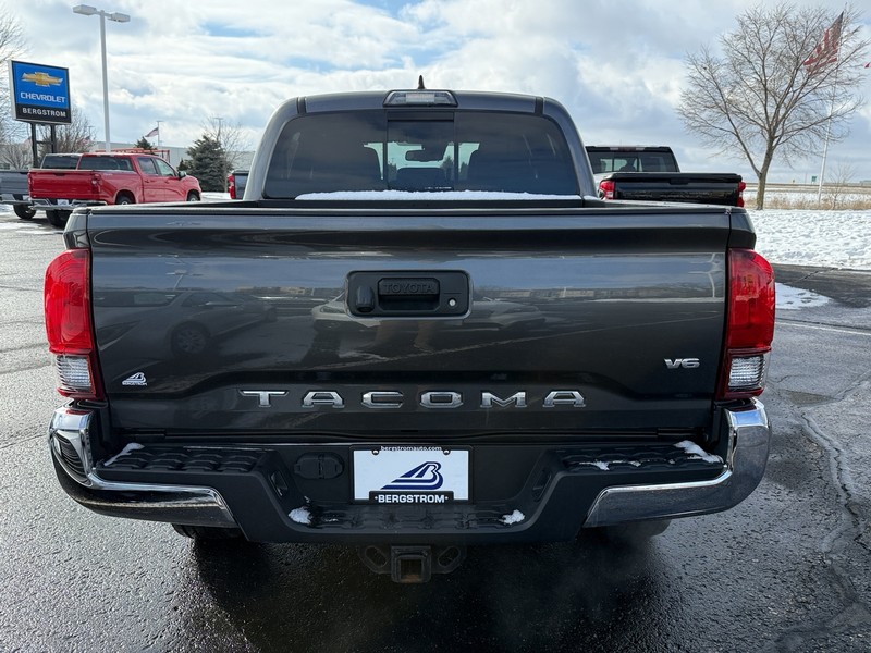 Toyota Tacoma 4WD Vehicle Image 04