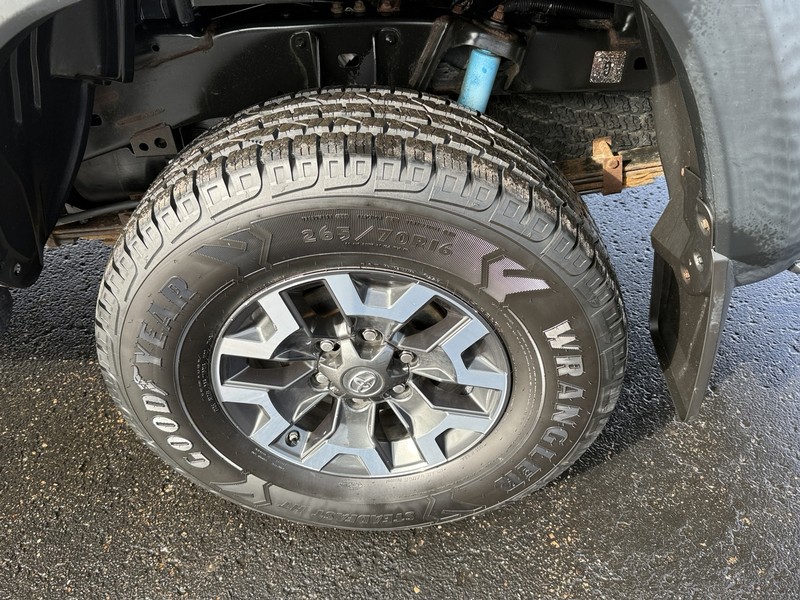 Toyota Tacoma 4WD Vehicle Image 06